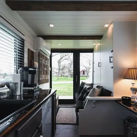 Tiny CargoHome near Magnolia Silos Baylor Waco Exterior foto