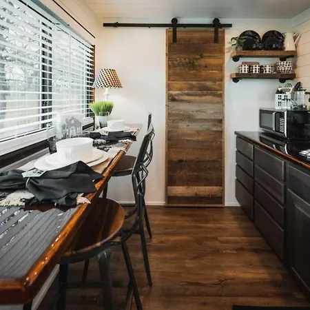 Tiny CargoHome near Magnolia Silos Baylor Waco Exterior foto