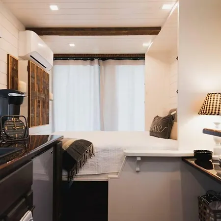 Tiny CargoHome near Magnolia Silos Baylor Waco Exterior foto